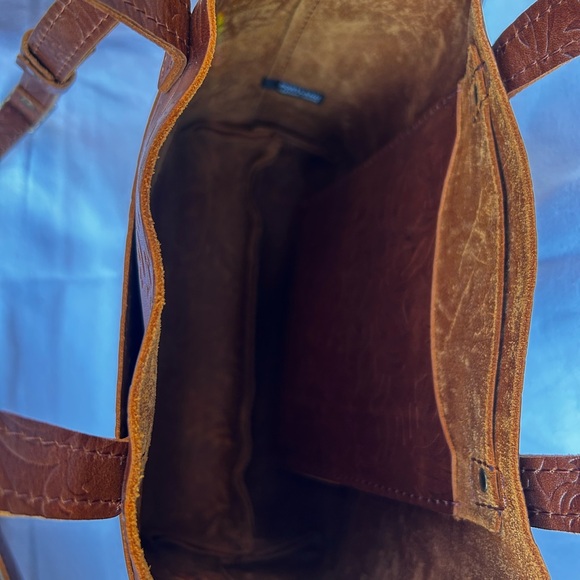 Meadow Classic Crossbody Tote - Picture 3 of 4